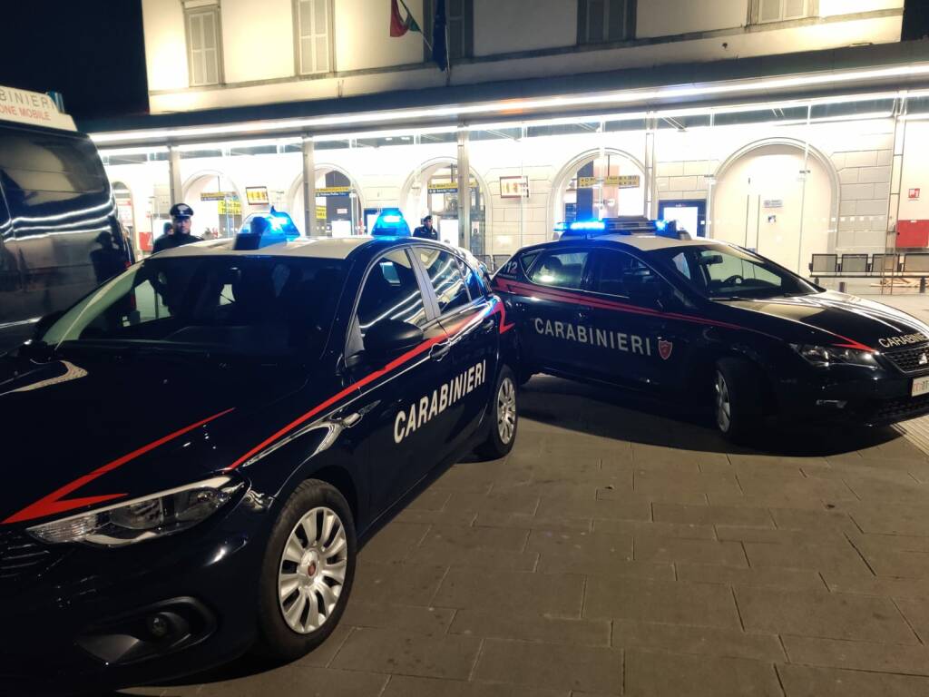 Carabinieri alla stazione di Bergamo