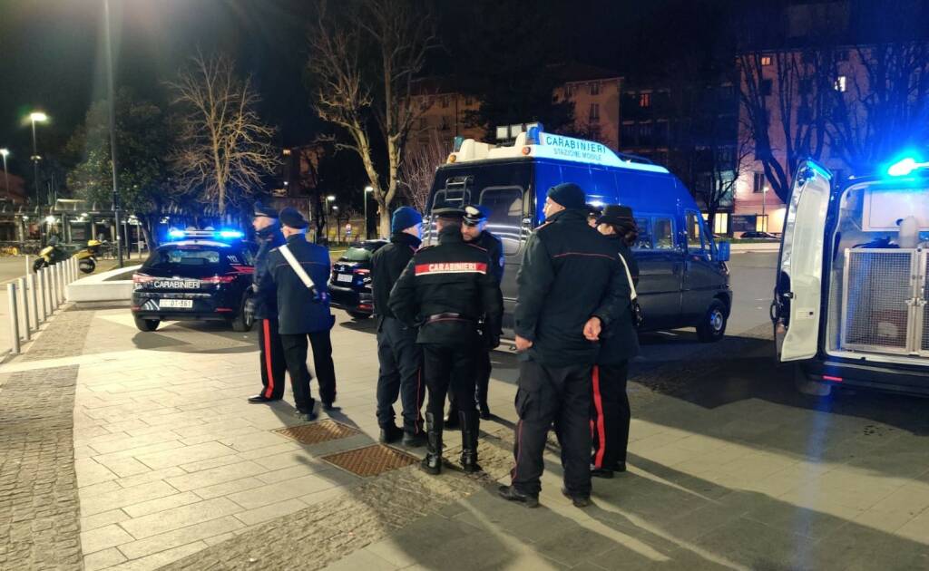 Carabinieri alla stazione di Bergamo