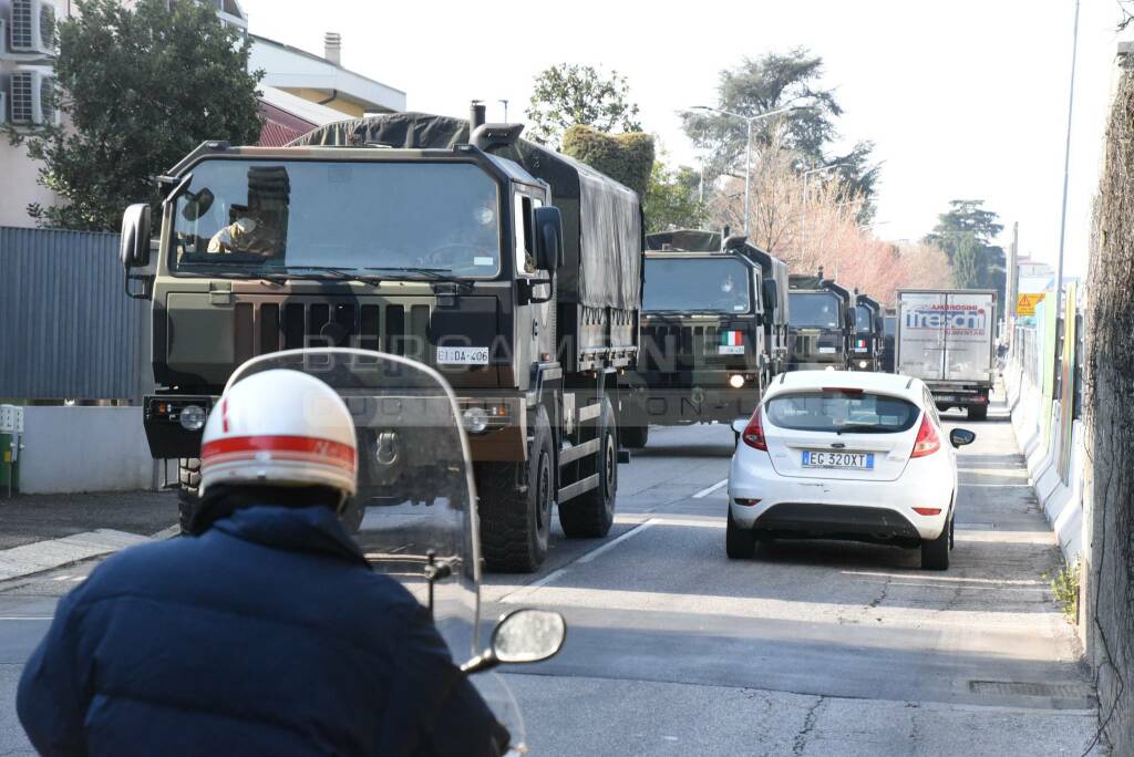 Coronavirus, l'esercito a Bergamo per le bare 