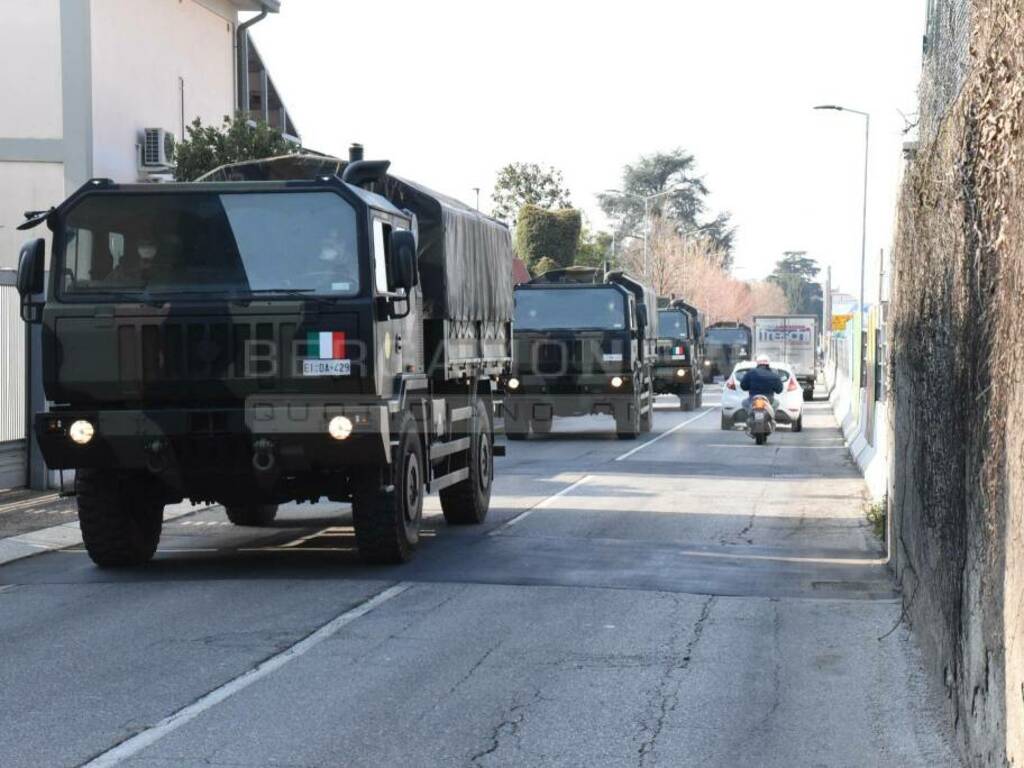 Coronavirus, l'esercito a Bergamo per le bare 