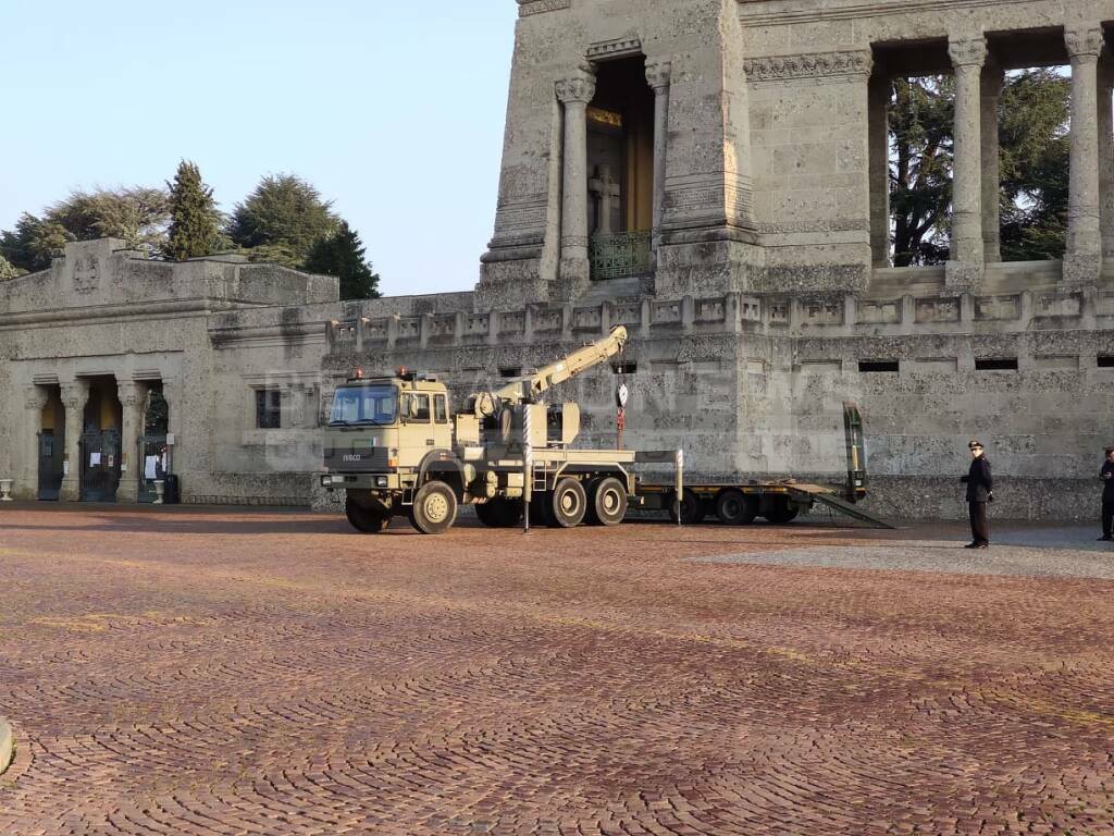 L’esercito torna a Bergamo per portare salme fuori città 
