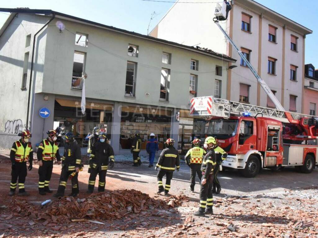 Seriate, esplode una palazzina 