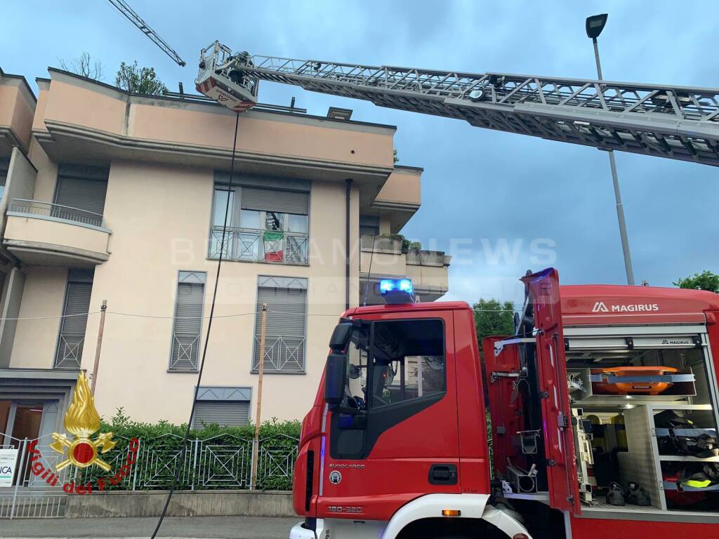 esplosione in un appartamento in via Lazzaretto