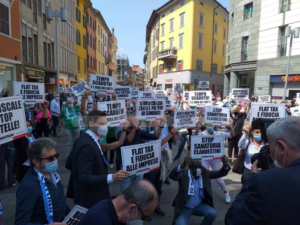 Bergamo, flash mob della Lega per il 2 giugno