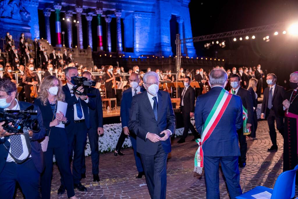 La serata del ricordo delle vittime del Covid a Bergamo