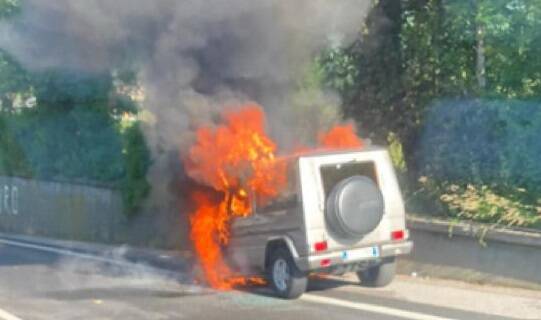 auto in fiamme