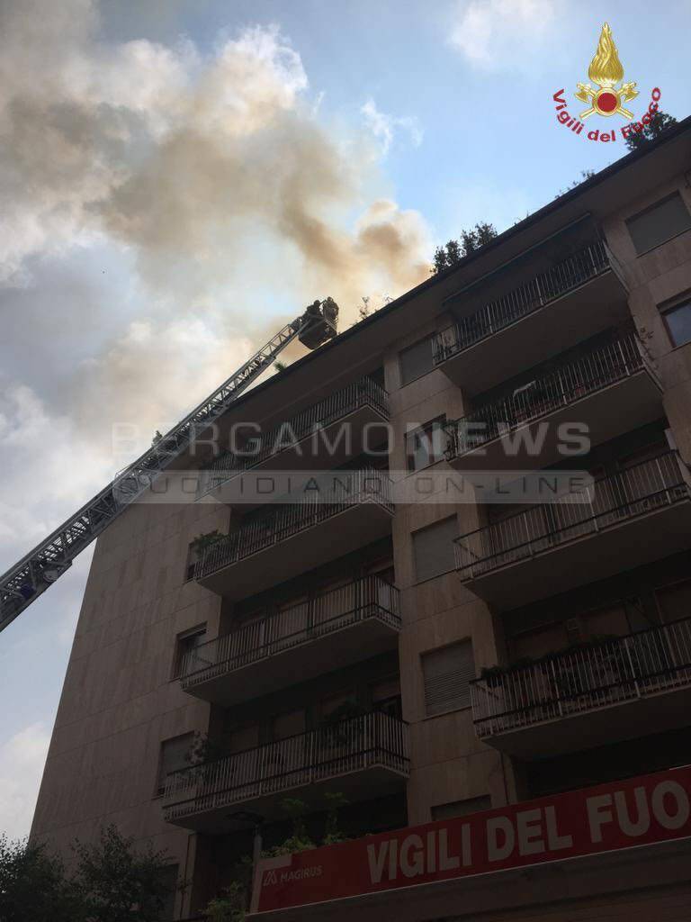 Incendio in via Divisione Tridentina a Bergamo