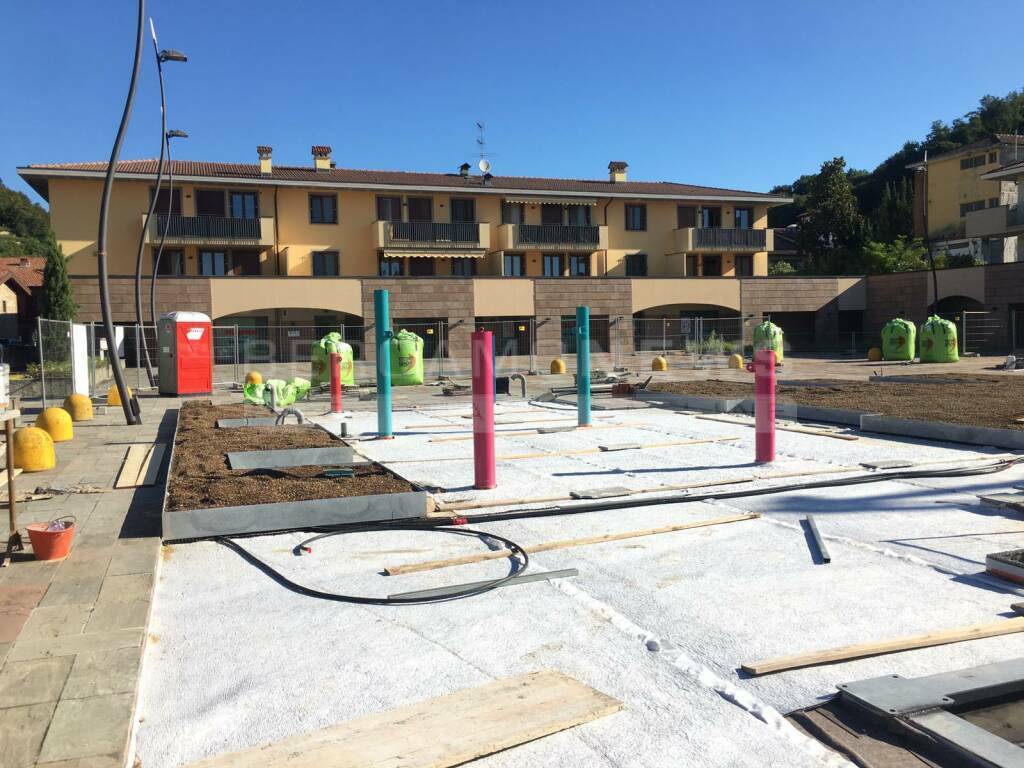 Bagnatica, il cantiere in piazza I Maggio