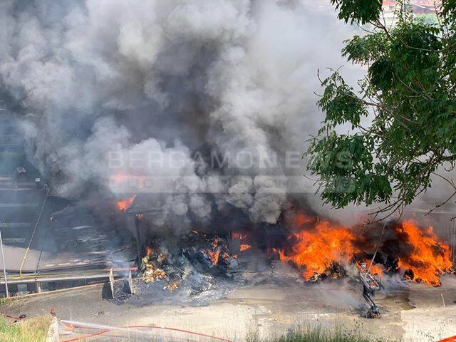 Incendio in un'azienda tessile di Legge