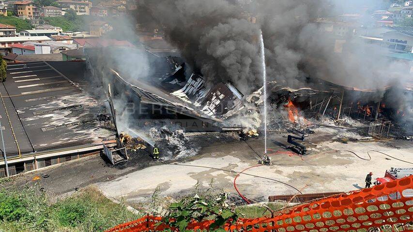 Incendio in un'azienda tessile di Legge