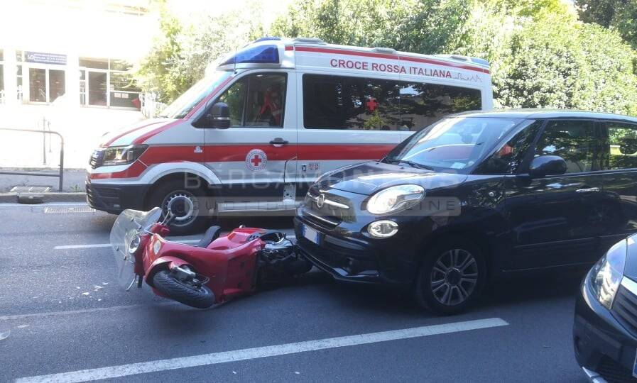 Incidente moto in via Maj