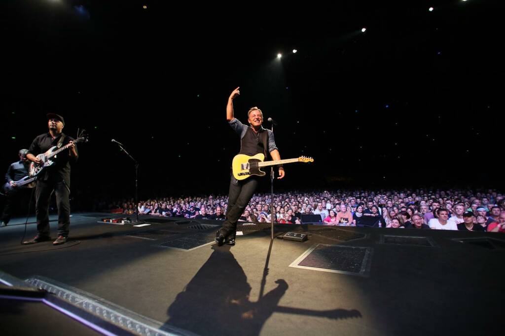 bruce springsteen live (foto Joe Lopez dalla pagina facebook ufficiale del Boss)