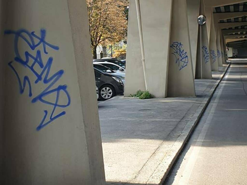 Scritte viadotto