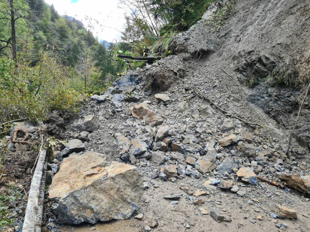 La Bergamasca fa i conti del maltempo: in Val Brembana frane e strade chiuse