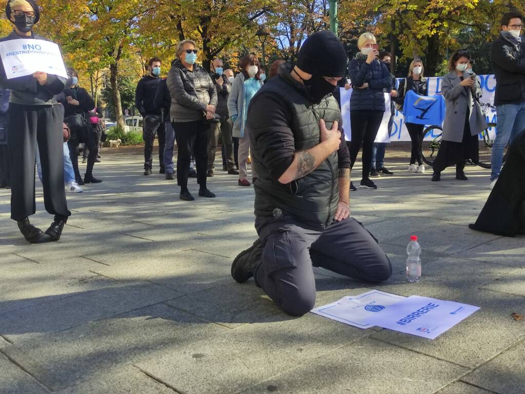 La protesta dei ristoratori sul Sentierone