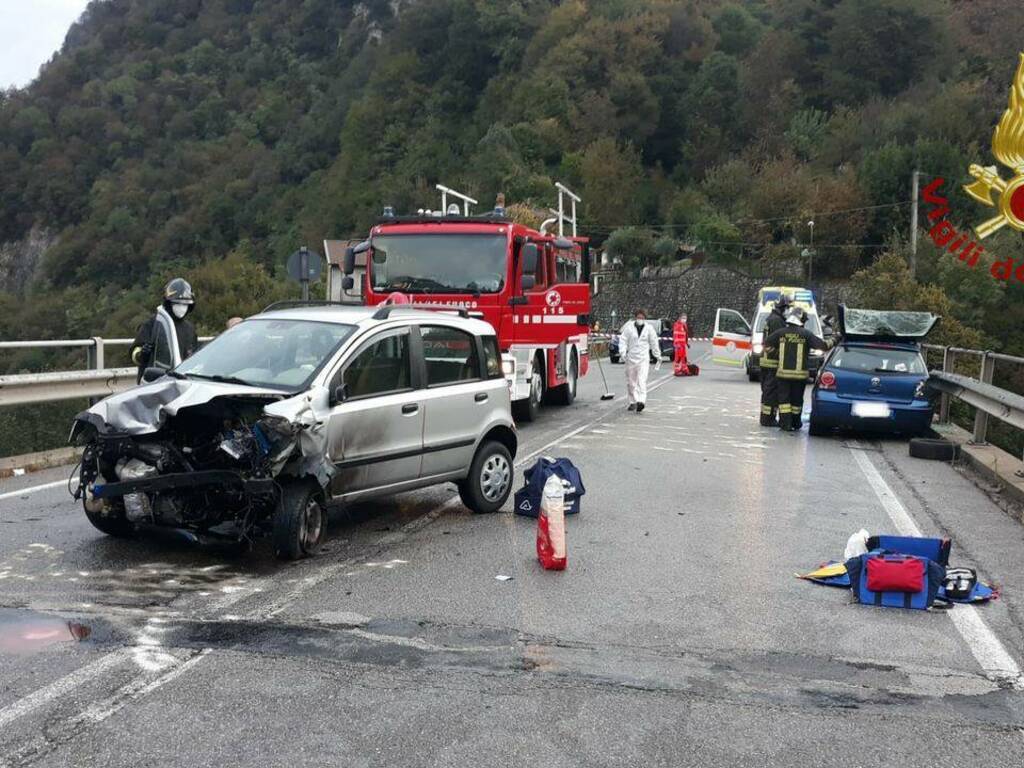 Scontro tra due auto a Botta di Sedrina