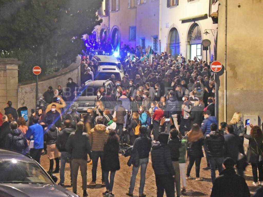 corteo manifestazione dpcm