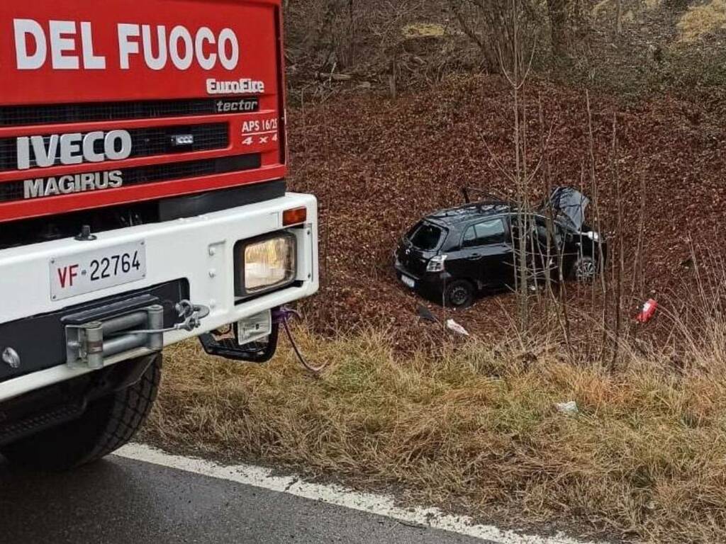 cerete, auto fuori strada vigili del fuoco