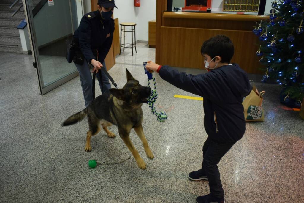 enzo poliziotto per un giorno