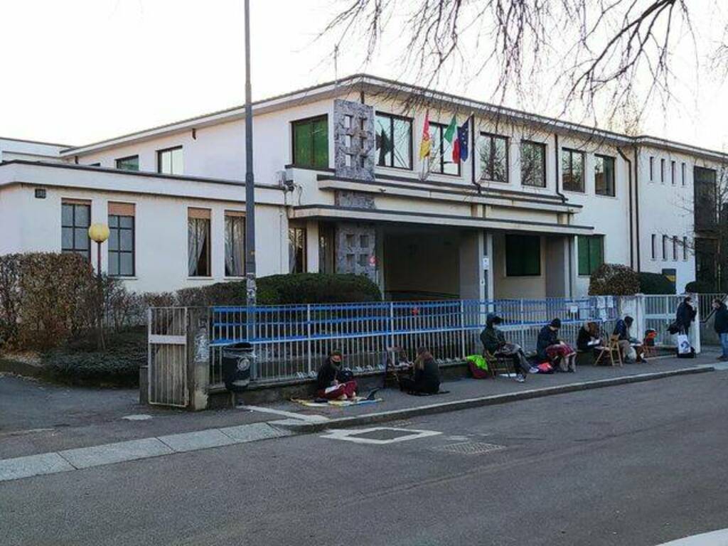 contro la Dad al liceo Falcone