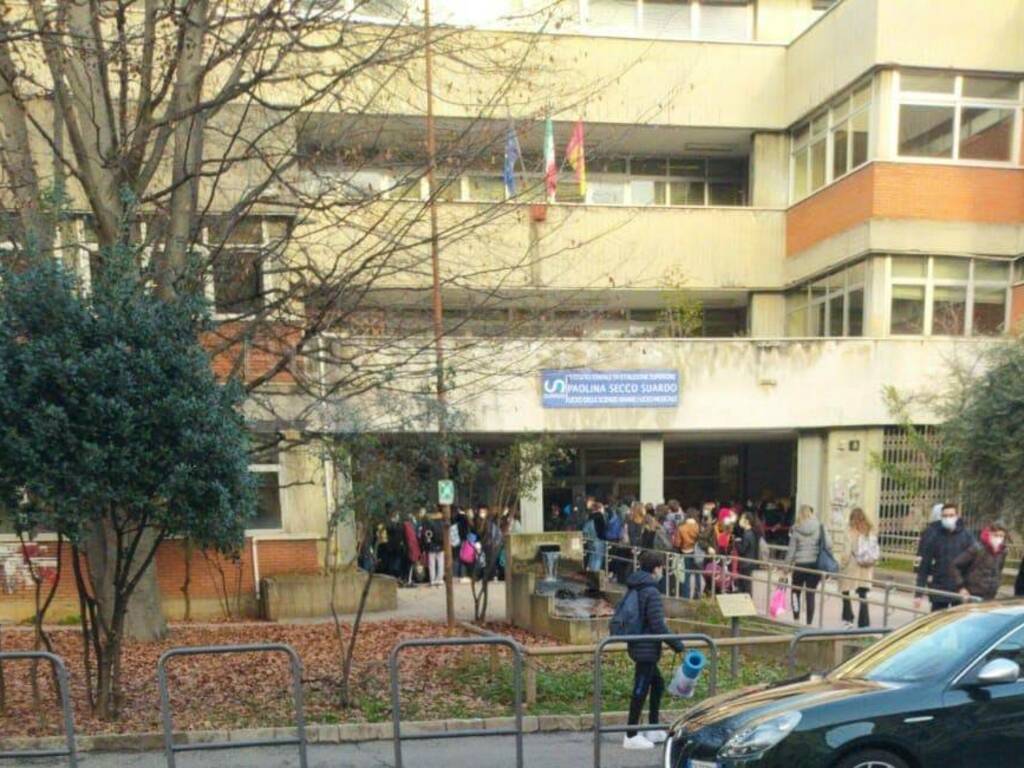 ingreesso studenti secco suardo gennaio 2021