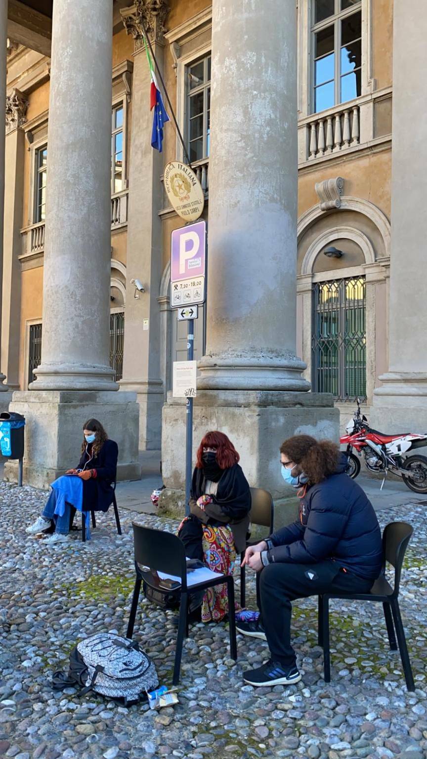 piazza rosate protesta al sarpi 