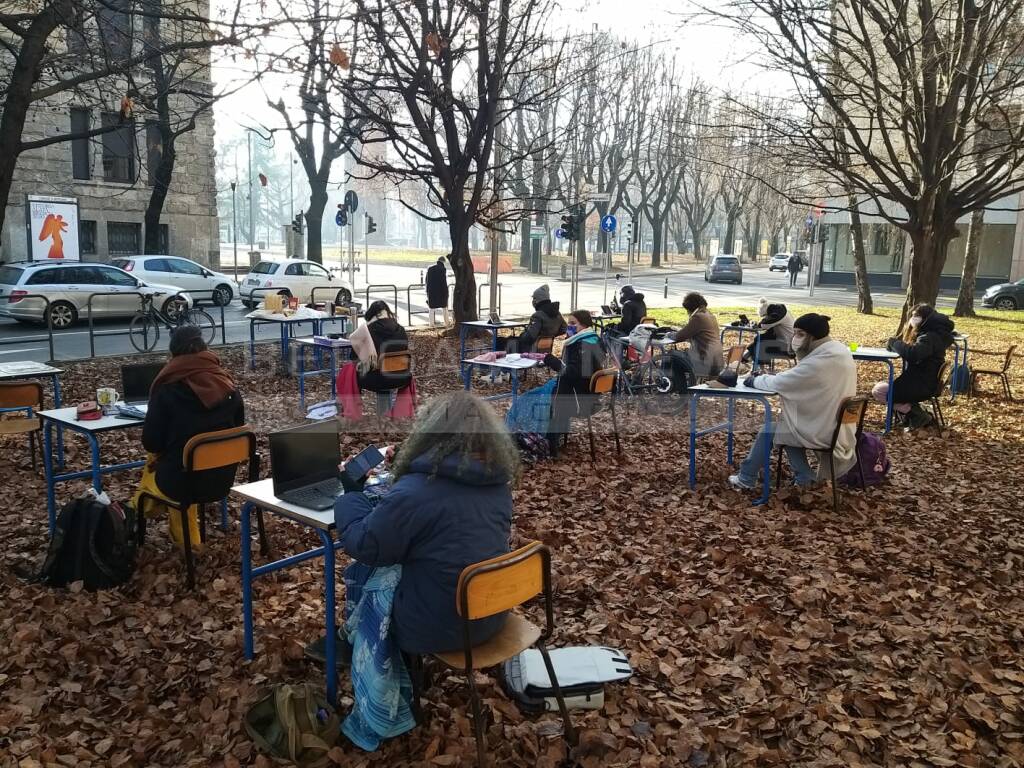 Studenti in protesta contro la Dad