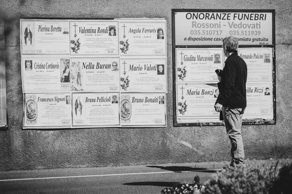 Alcuni degli scatti tratti dal libro 'Preghiera per Nembro'