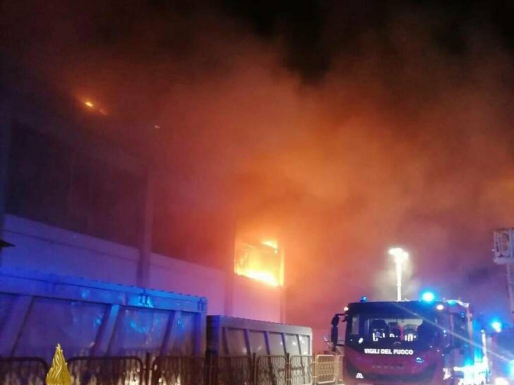 incendio falegnameria orio al serio