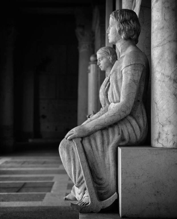 La ragazza dei cimiteri