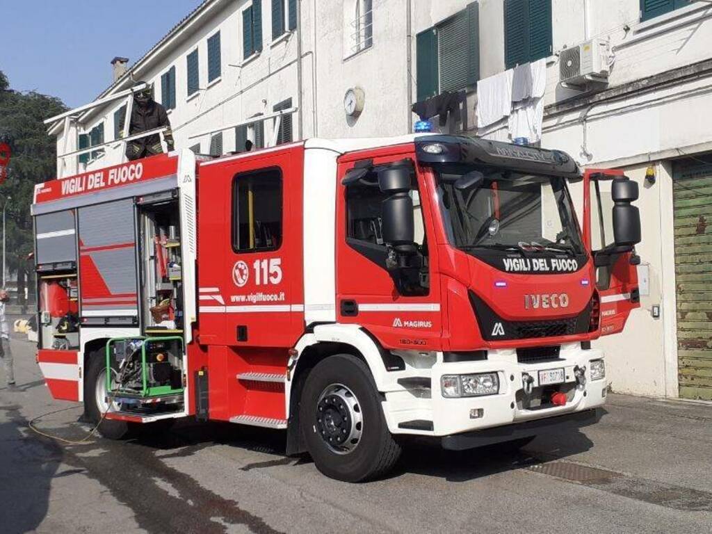 Dalmine, incendio in lavanderia