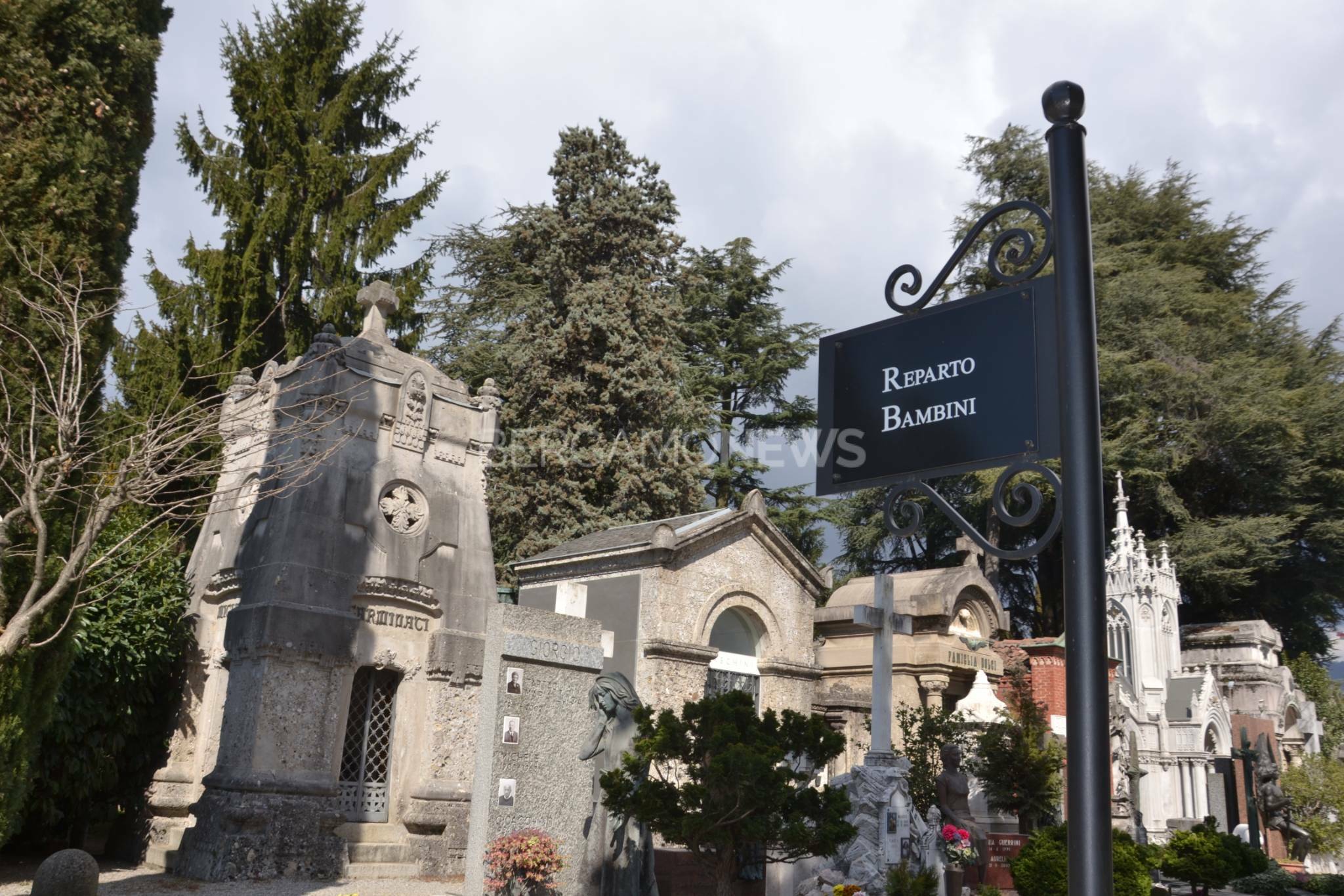 Il cimitero dei bambini di Bergamo 