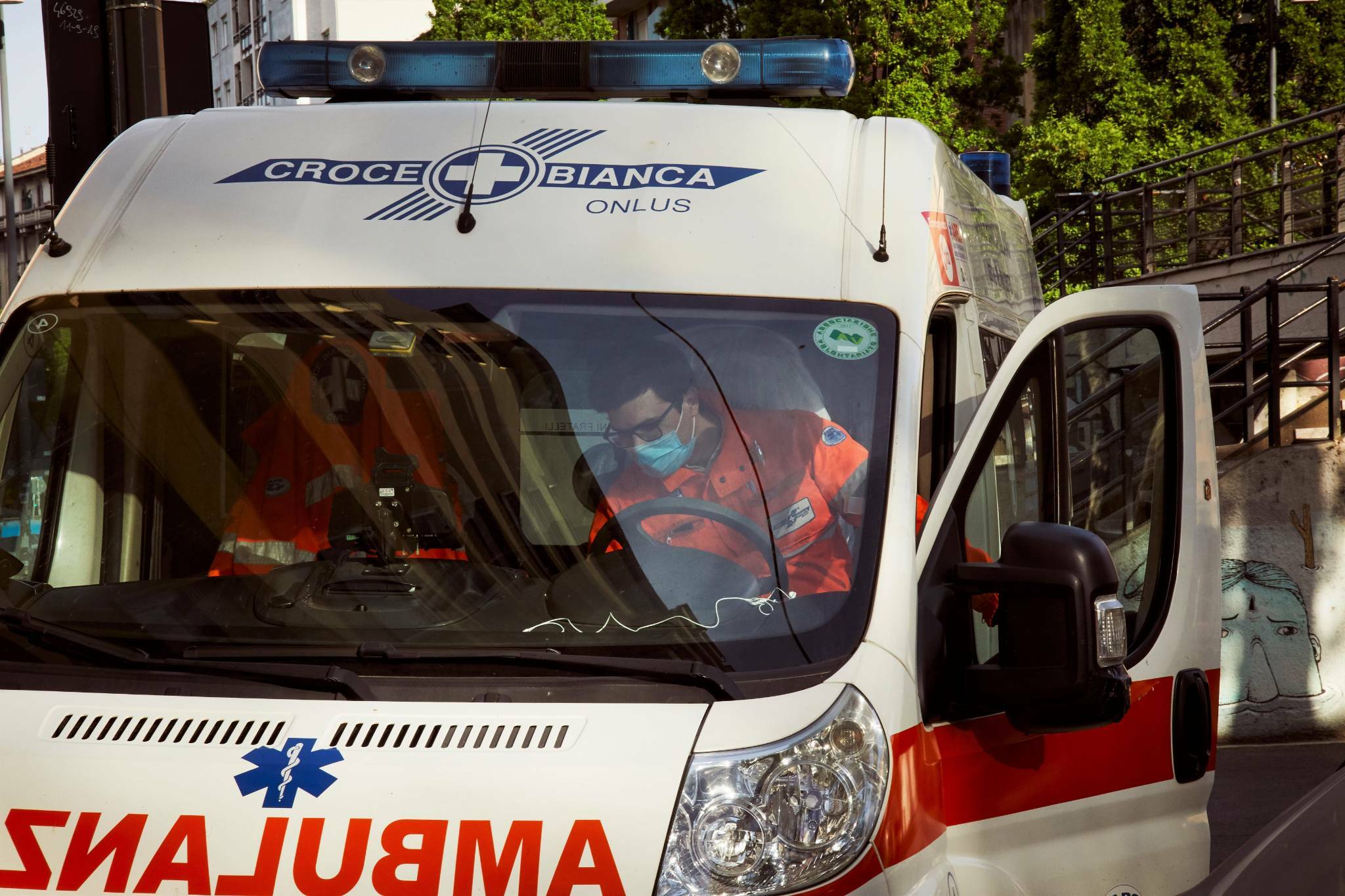 Castelli Calepio, cade e batte la terra sull’asfalto: ciclista in gravi condizioni