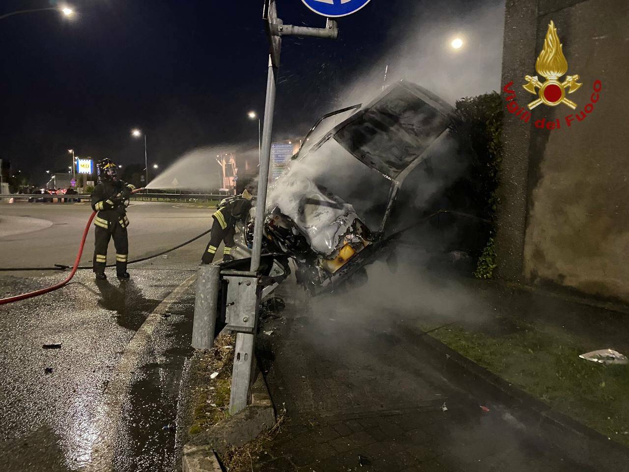 Auto fuori strada a Suisio 