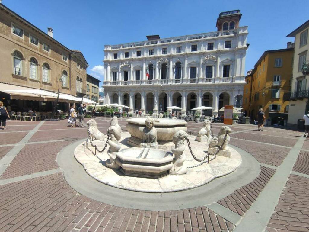 Fontana Contarini città alta piazza Vecchia