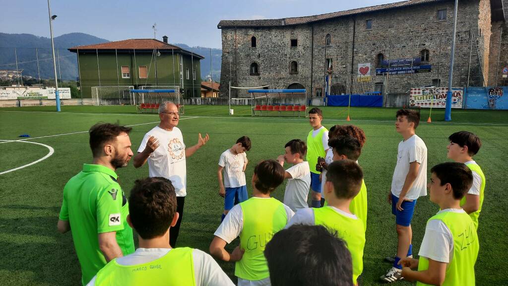 Lino Mutti torna in campo all'oratorio di Cazzano