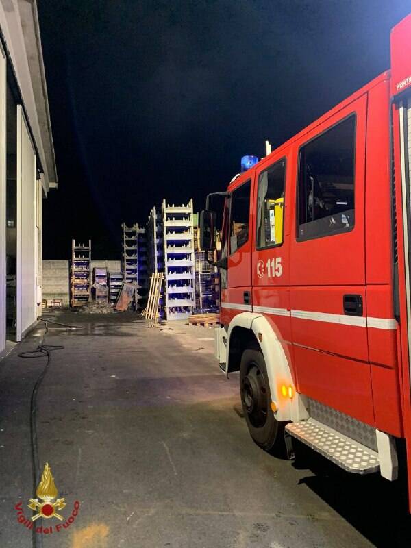 Suisio fiamme in azienda