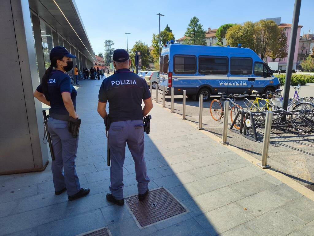 Presidio no Green pass, in stazione a Bergamo più poliziotti che manifestanti 