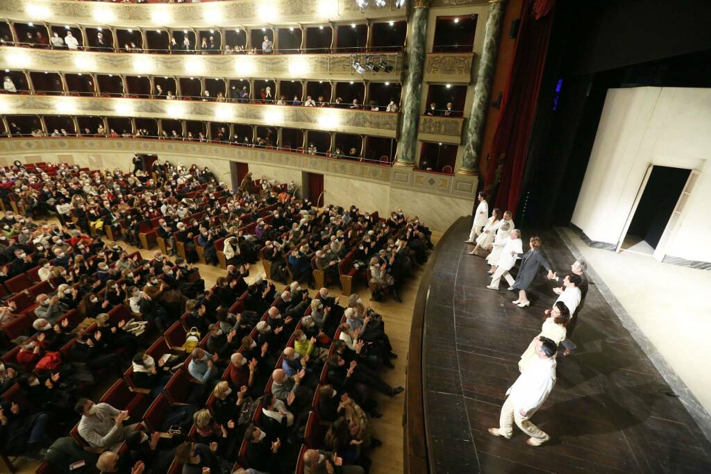 "Digli sempre di sì" in scena al Teatro Donizetti
