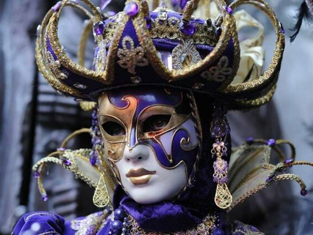 Dalle mascherine alle maschere: storia e significato del carnevale