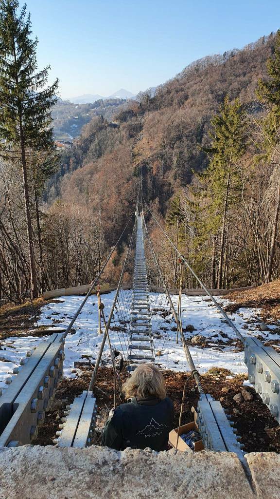 Il nuovo ponte tibetano a Dossena