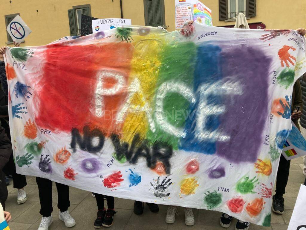 Stezzano, 1.200 studenti in marcia per la pace