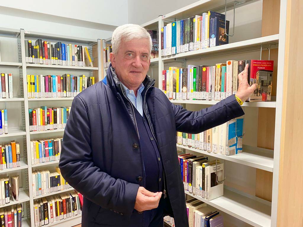 Riapre, dopo la ristrutturazione, la biblioteca di via Coghetti