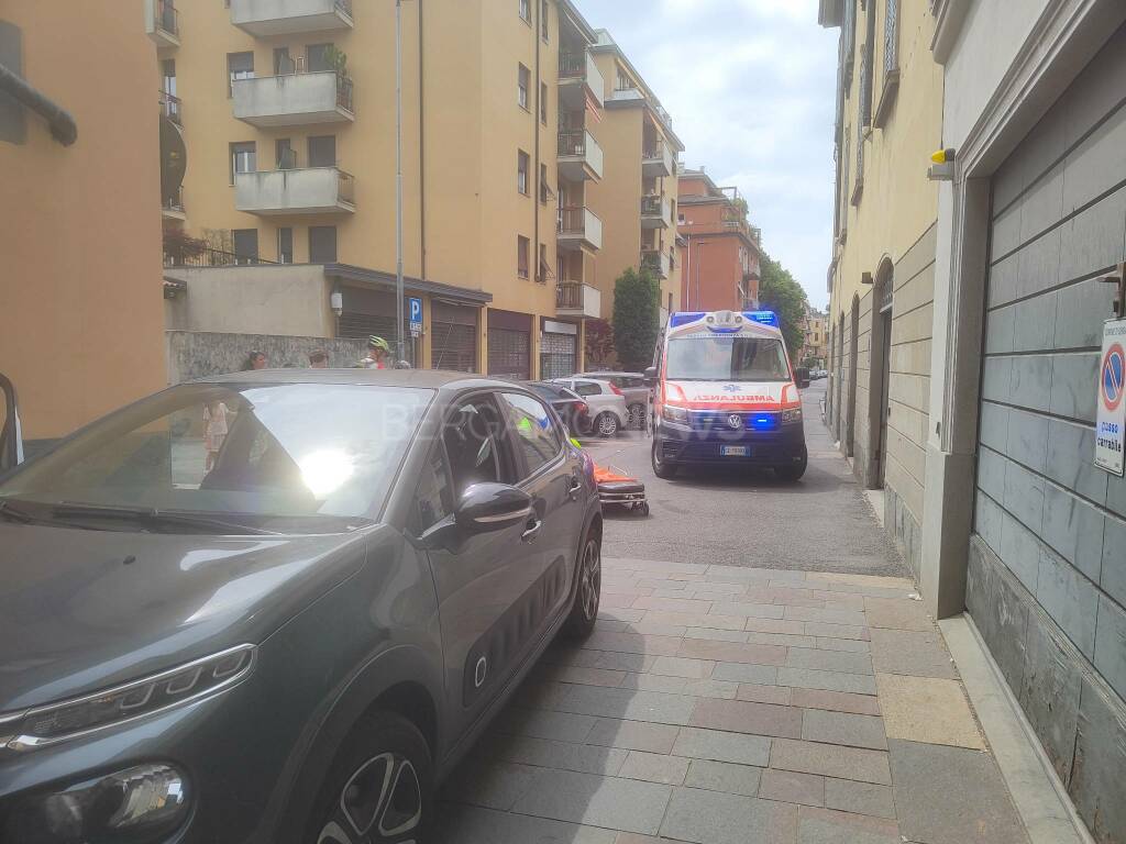 Bergamo, donna investita da un'auto in Borgo Santa Caterina