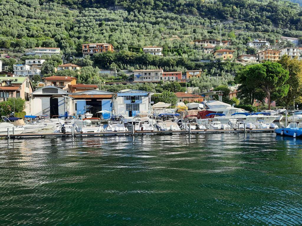 Lago d'iseo predore barche 