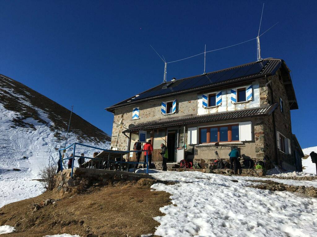 Il Rifugio Alberto Grassi, un fresco ristoro all'ombra del Pizzo Tre Signori 