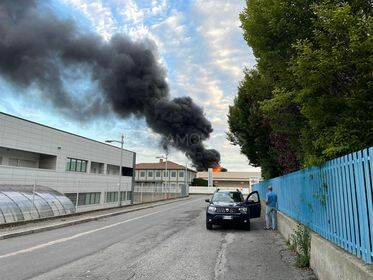 Incendio in un deposito di vernici