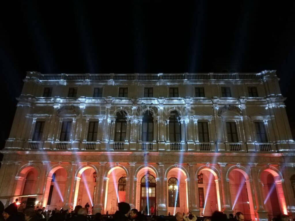 Città Alta si accende con Light is Life: inaugurata la festa delle luci -  BergamoNews