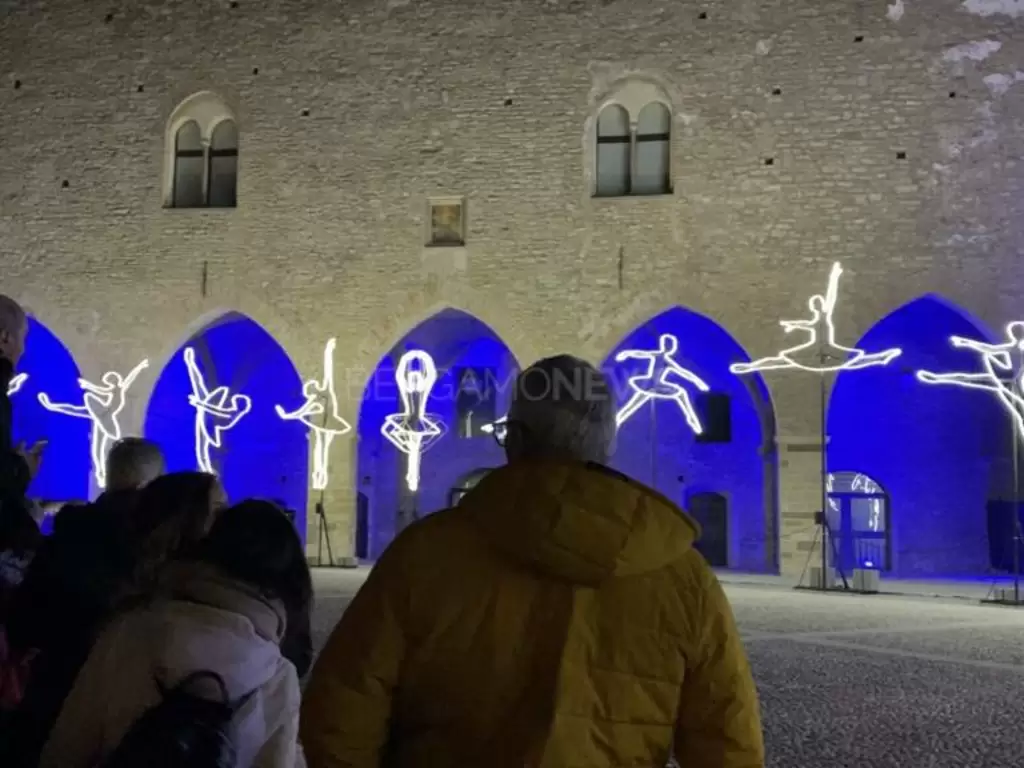 La Festa delle Luci in Città Alta tra arte e sostenibilità - Foto e video -  Cultura e Spettacoli