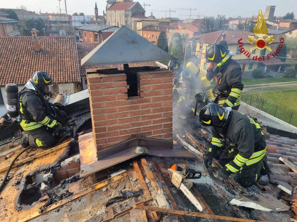 Incendio tetto brignano 